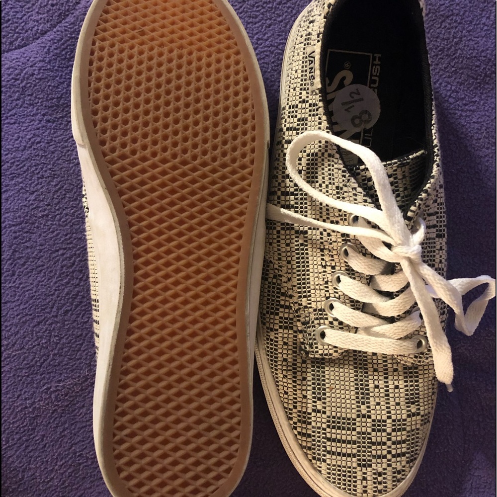 Vans - Picture 2 of 2